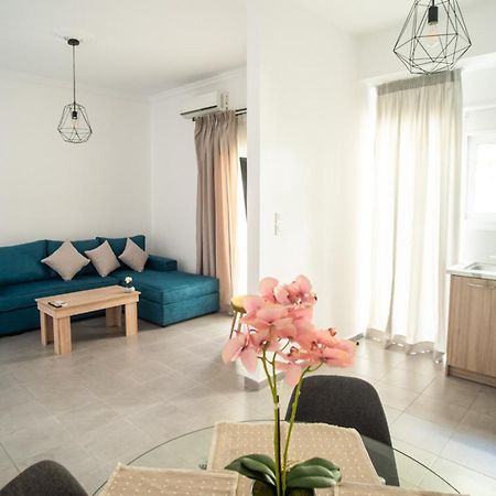 Explore Greece From City Centre Apartment Chalkida Bagian luar foto